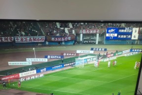 乐动体育入口-今晚体能课后，里昂远射贴柱备战中超，气氛紧张，控场能力受关注-乐动体育入口